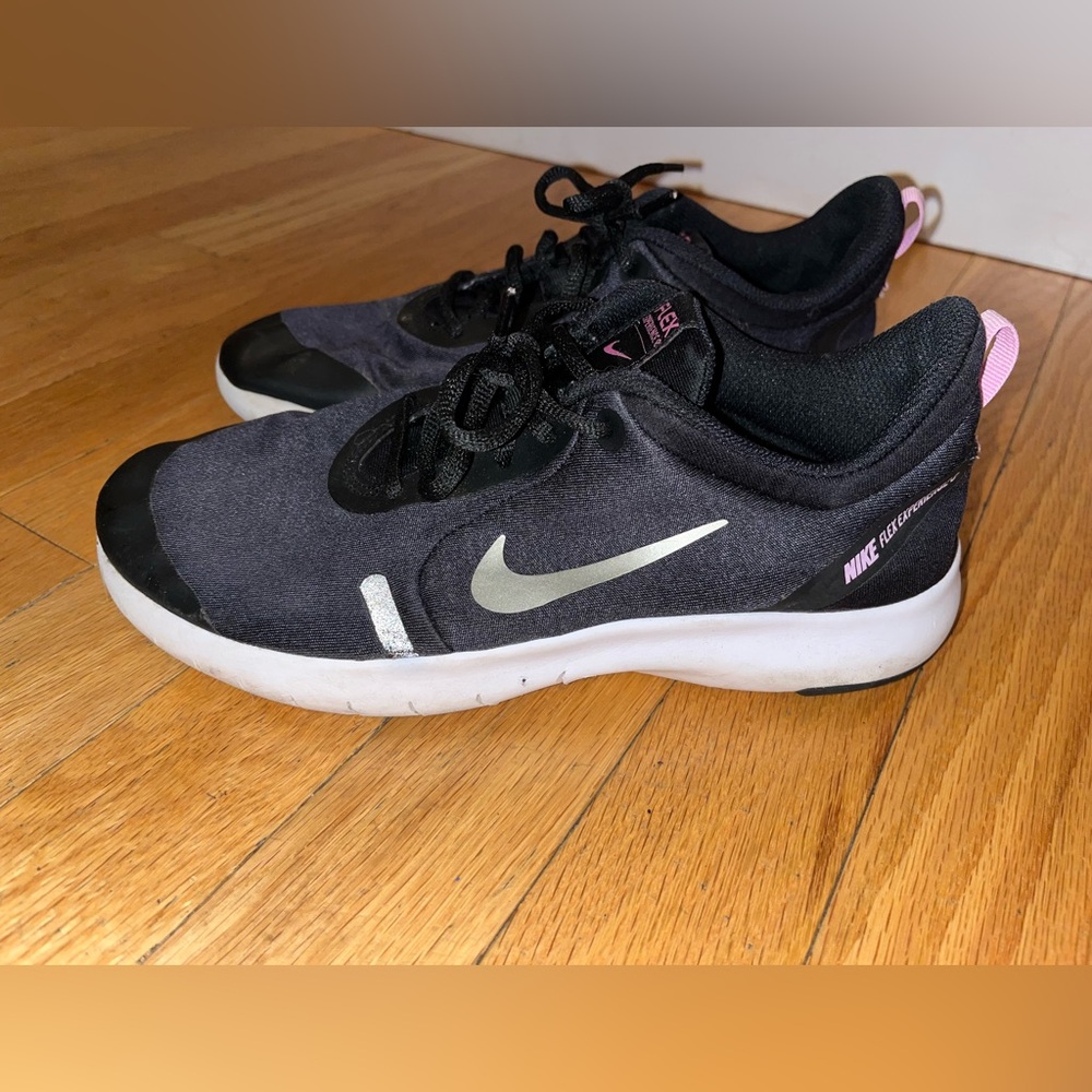 Nike flex sneakers